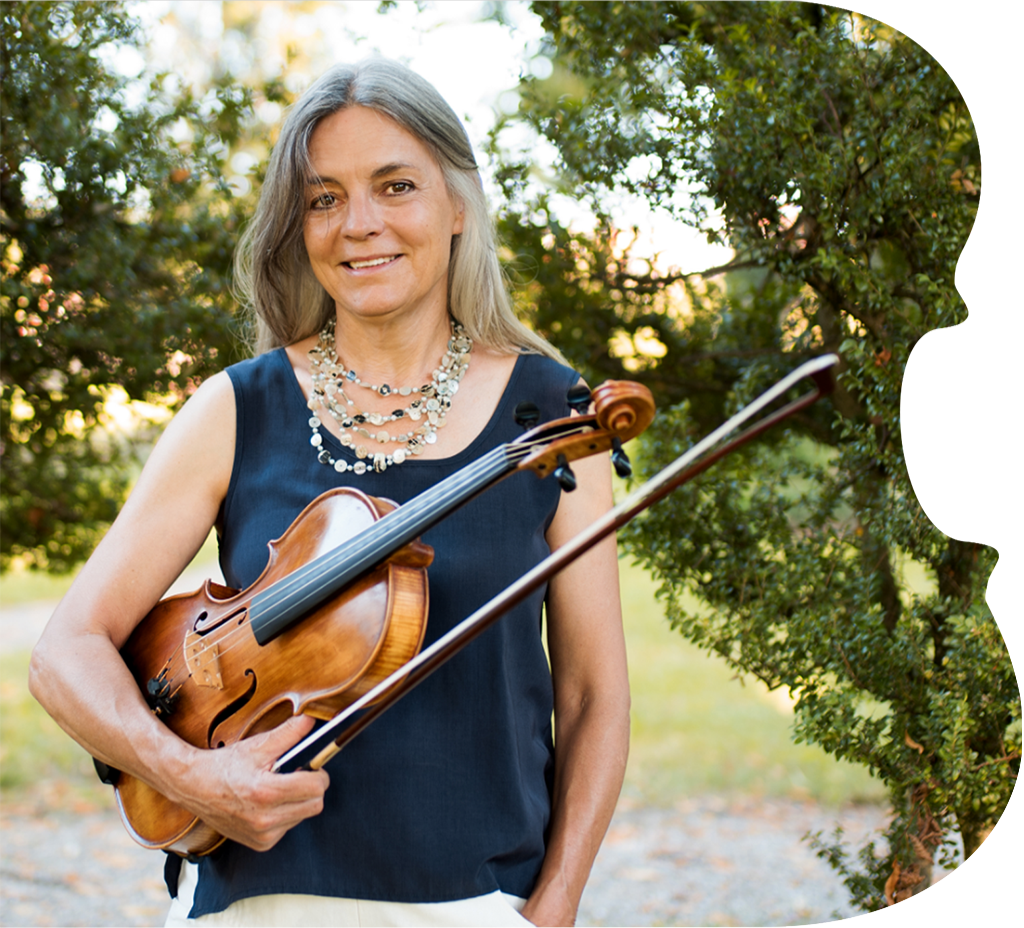 Foto in Geigenform zeigt Susanne Fischer mit Viola/Bratsche